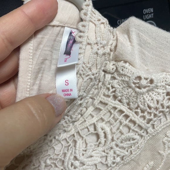 Boho Alert. Beautiful White/off white shirt 💜 - Picture 3 of 5